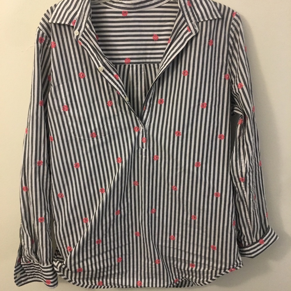 GAP button down with flower detail